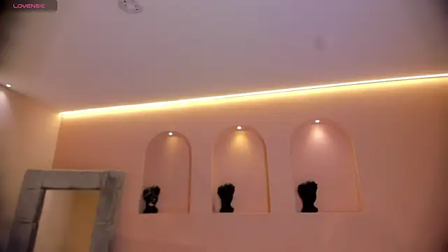 PaulinaSantos  online show from December 5, 2025, 7:43 pm