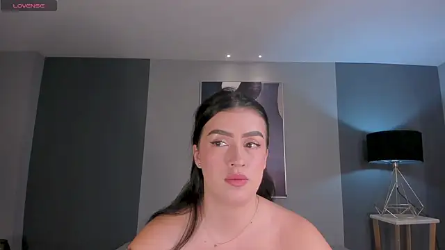 PaulinaSantos  online show from June 7, 2026, 5:16 pm