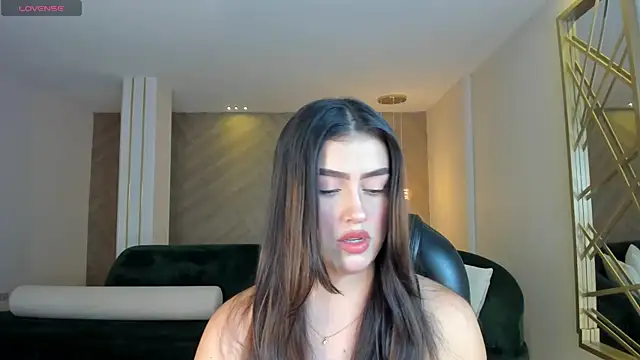 PaulinaSantos  online show from June 9, 2026, 7:25 pm