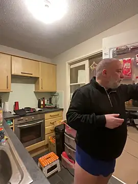 LondonTeffy online show from March 3, 2025, 10:20 pm