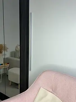 victoirenextdoor online show from February 28, 2025, 5:15 pm