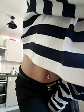 SweetMonicaUK online show from March 4, 2025, 1:38 pm