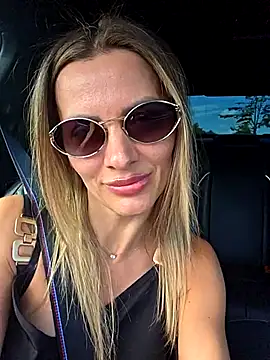 SweetMonicaUK online show from September 11, 2025, 9:42 am