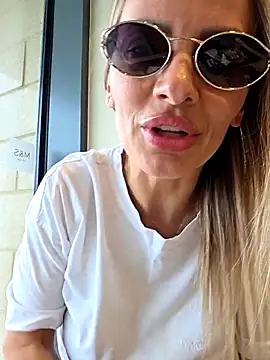 SweetMonicaUK online show from October 2, 2025, 11:28 am