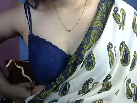 Snapshot of Black_cat_cutie chatting on February 5, 2025, 4:37 am Black cat cutie online show from February 5, 2025, 4:37 am