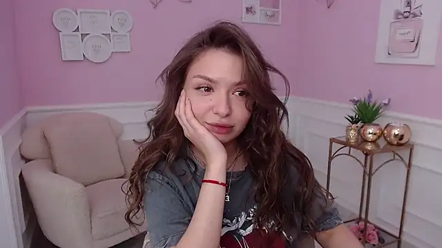 LucySkilar online show from September 29, 2025, 4:17 am