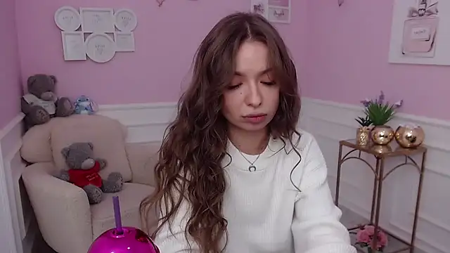 LucySkilar online show from October 12, 2025, 4:33 am