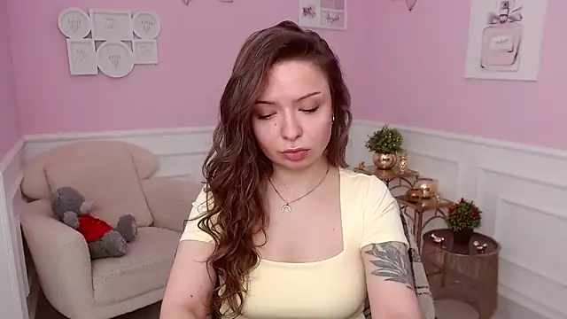 LucySkilar online show from April 2, 2026, 4:10 am