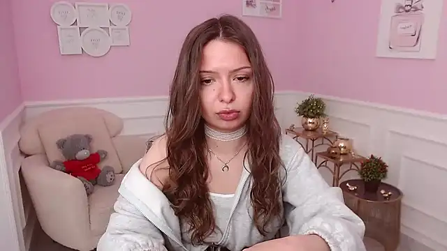 LucySkilar online show from April 14, 2026, 4:18 am