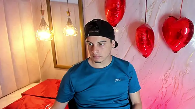 Maximo   online show from February 15, 2026, 9:33 pm