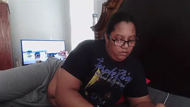 ebonyred online show from February 20, 2025, 6:13 pm