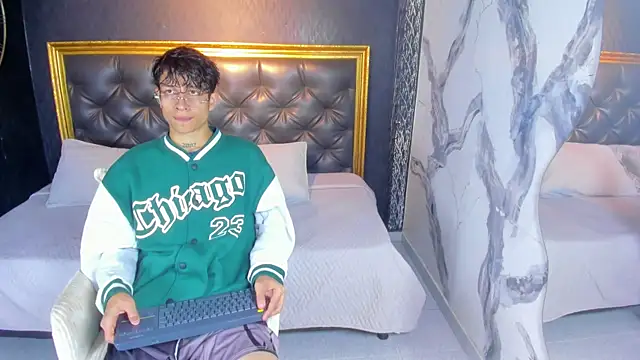 AgarEvans online show from October 30, 2025, 2:57 am