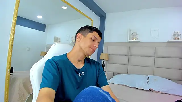 AgarEvans online show from December 18, 2025, 4:29 am