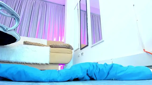 mariiana murillo01 online show from October 26, 2025, 4:24 pm