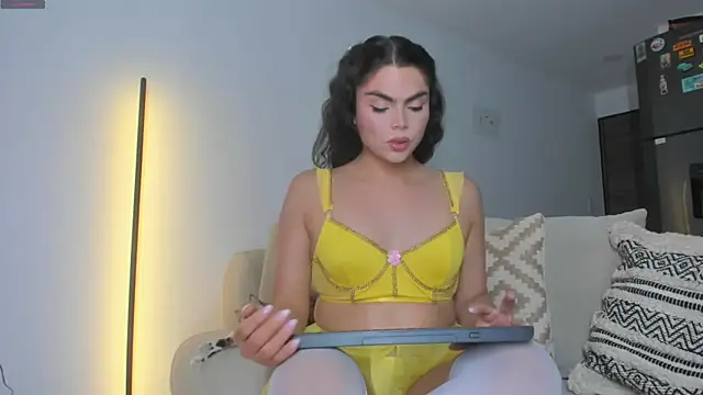 cheryl blossom69 online show from April 15, 2026, 12:39 am