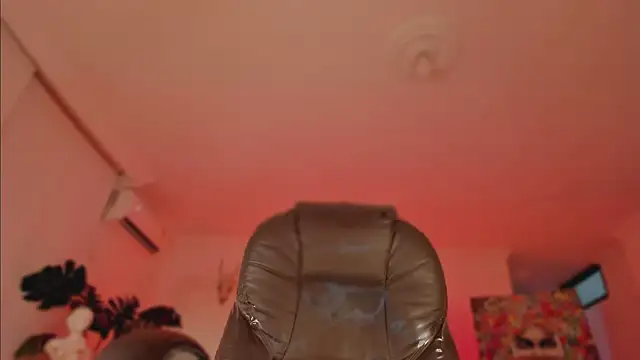 Taylor  foxxx online show from December 14, 2024, 4:12 am