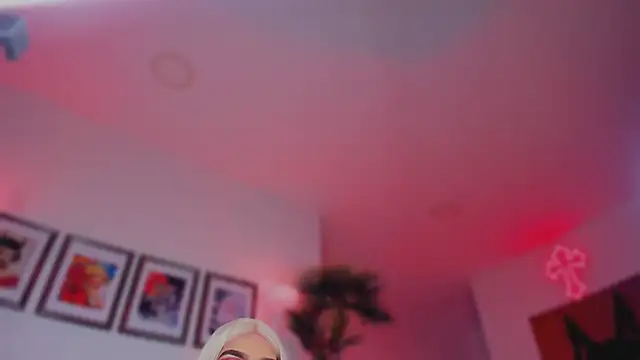 Taylor  foxxx online show from September 12, 2025, 4:45 am