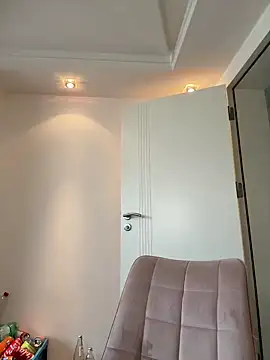 Lady Knaller online show from March 12, 2025, 9:34 am