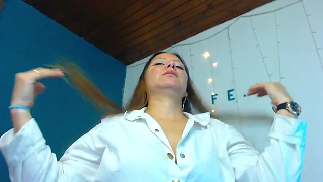 camila delarosa online show from December 27, 2024, 12:23 pm