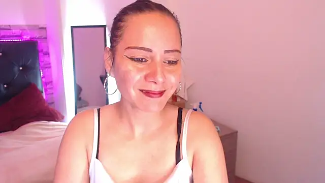 camila delarosa online show from September 19, 2025, 4:18 pm