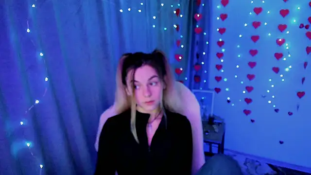 Snapshot of Sweet_me_ chatting on March 4, 2026, 5:19 pm Sweet me online show from March 4, 2026, 5:19 pm