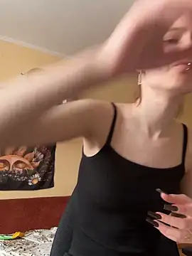 Snapshot of Crayzy_Luv chatting on February 14, 2025, 10:07 am Crayzy Luv online show from February 14, 2025, 10:07 am