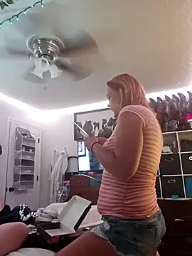 Snapshot of Dixiefaye_Pika chatting on March 15, 2025, 2:55 pm Dixiefaye Pika online show from March 15, 2025, 2:55 pm