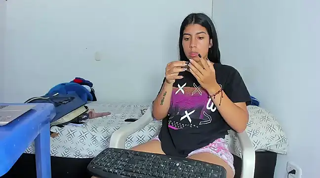 skinnyanai2 online show from December 9, 2024, 2:49 pm