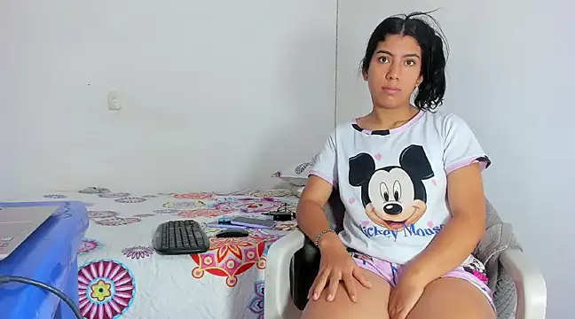 skinnyanai2 online show from February 12, 2025, 2:32 pm