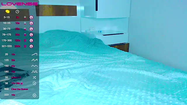 kitti kaattt online show from September 21, 2025, 4:08 pm