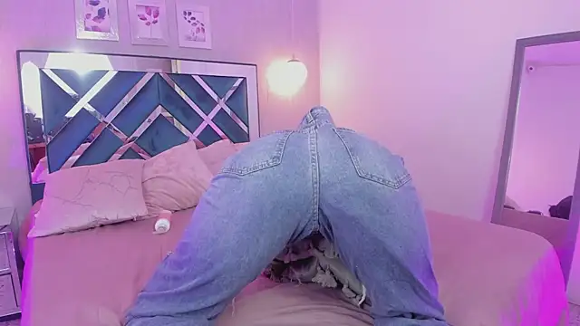 Snapshot of Miakhalifa_7 chatting on March 12, 2025, 2:34 pm Miakhalifa 7 online show from March 12, 2025, 2:34 pm