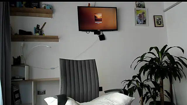 manucute 23  online show from February 17, 2026, 3:29 pm