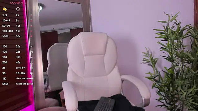 Irina bx online show from November 6, 2025, 8:32 pm