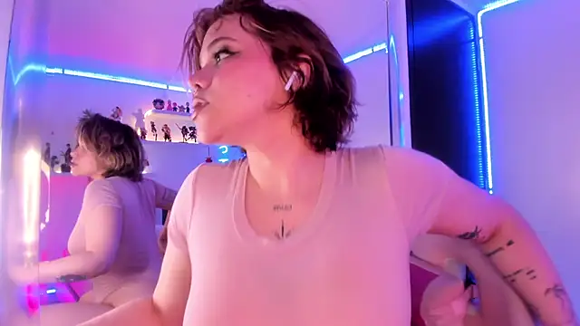 albaismynameX online show from March 4, 2025, 3:04 pm