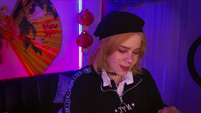 albaismynameX online show from October 25, 2025, 12:23 pm