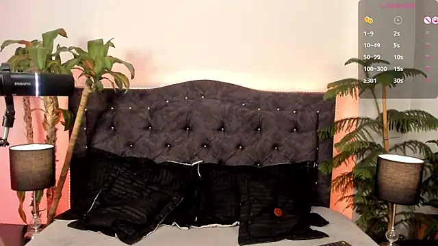 Snapshot of candy_canne__ chatting on December 20, 2024, 6:35 pm candy canne online show from December 20, 2024, 6:35 pm