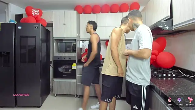 badguyss bisex online show from September 21, 2025, 11:23 am