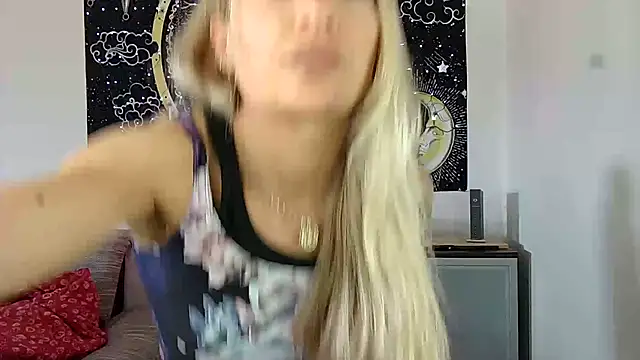 Snapshot of SexxyLiviaa chatting on June 6, 2026, 6:29 am SexxyLiviaa online show from June 6, 2026, 6:29 am