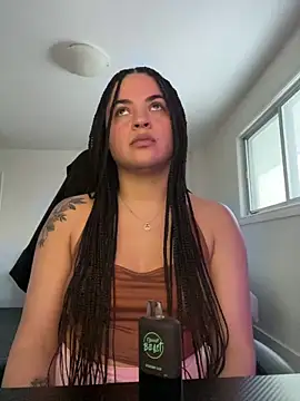 MelSaunders online show from March 4, 2025, 11:00 pm