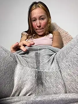 Snapshot of My-Nicky chatting on January 15, 2026, 10:13 pm My-Nicky online show from January 15, 2026, 10:13 pm