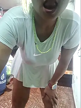 gatadeojosclaros online show from September 29, 2025, 1:33 am