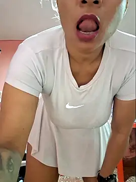 gatadeojosclaros online show from November 3, 2025, 8:15 am