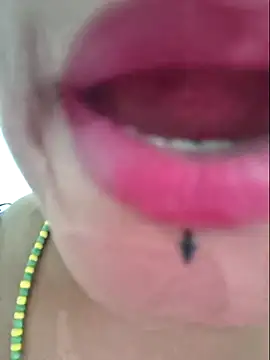 gatadeojosclaros online show from March 16, 2026, 1:00 am