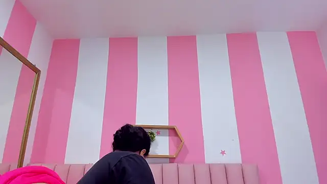 ISABELLA 020 online show from September 22, 2025, 1:57 pm