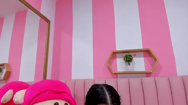 ISABELLA 020 online show from October 22, 2025, 1:11 pm