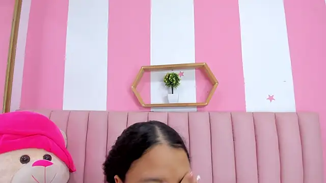 ISABELLA 020 online show from March 25, 2026, 12:44 pm