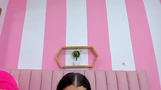 ISABELLA 020 online show from March 26, 2026, 12:44 pm