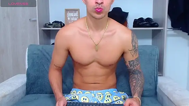 Tristan-bm online show from September 22, 2025, 1:02 pm