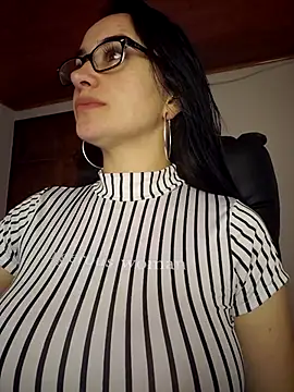 preetypeach online show from October 28, 2025, 3:32 am