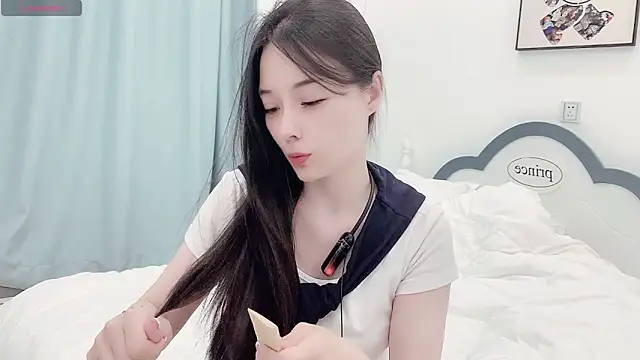 AKiKi711 online show from April 14, 2026, 4:57 pm